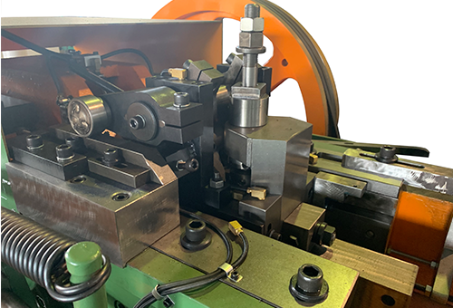 1-Die 2-Blow Screw Head Making Machine - With P.K.O. on each punching pocket. (from 1st to 2th punch)